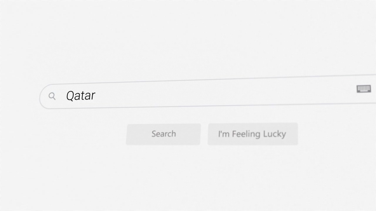 Søger efter Qatar i internetbrowser