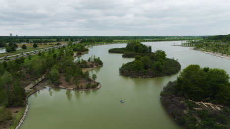 비 스 (shelby farms) 의 시 호수 (fishing lake) 에 있는 로잉 보트 (rowing boat) 는 미국 테네시 주 멤피스 (memphis, tennessee) 에 있는 그레이트 뷰 드라이브 노스 (great view drive north) 에 있는 공원이다.
