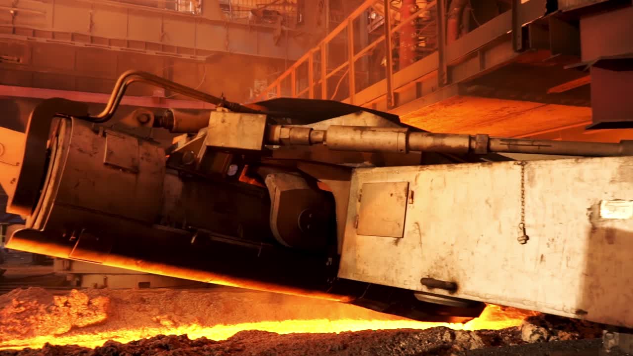 maquinaria de molino de acero en funcionamiento