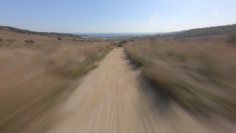 Vuelo-Bajo-De-Drones-Sobre-Un-Vasto-Terreno-En-Alella,-Pueblo-Rural-En-La-Comarca-Del-Maresme-En-Cataluña,-España