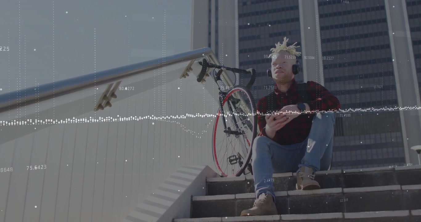 Uomo che usa lo smartphone su scale urbane, con sovrapposizioni di forme d'onda e visualizzazione dati per la tecnologia