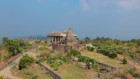 kumbhalgarh is a mewar fortress on the westerly range of aravalli hills, in the rajsamand district near udaipur of rajasthan state in western india.