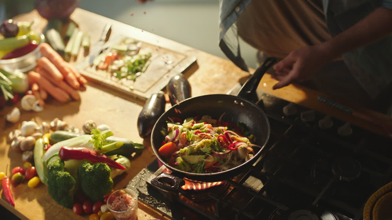 cocción de verduras salteadas