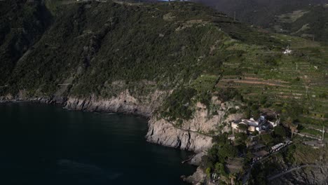 Manarola-Cinque-Terre-Italia-Espectáculos-Aéreos-Del-Campo-A-Lo-Largo-Del-Océano