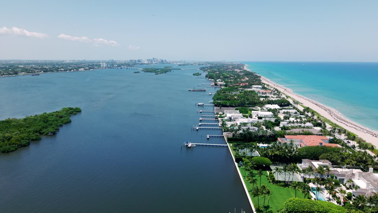 Residential waterfront zone with marina near South Flagler Beach, West Palm Beach