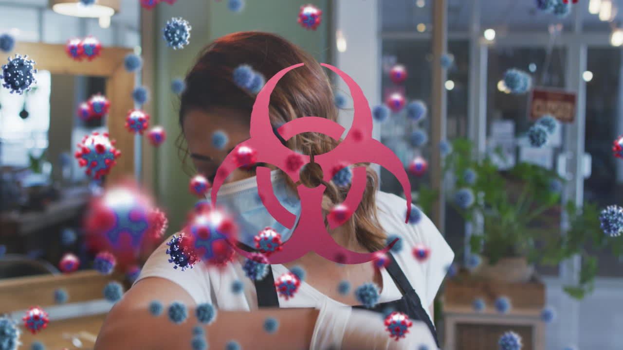 animación de células de coronavirus sobre una peluquera caucásica toser y usar una máscara facial