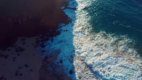 Bonita-Toma-Aérea-Ascendente-Sobre-La-Playa-Y-La-Costa-De-Molokai-Hawaii