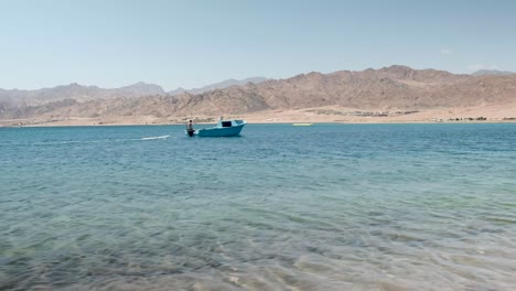 hermosa agua clara en dahab egipto