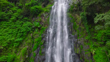 la cascada de materuni es una de las cascadas del río mware en tanzania.