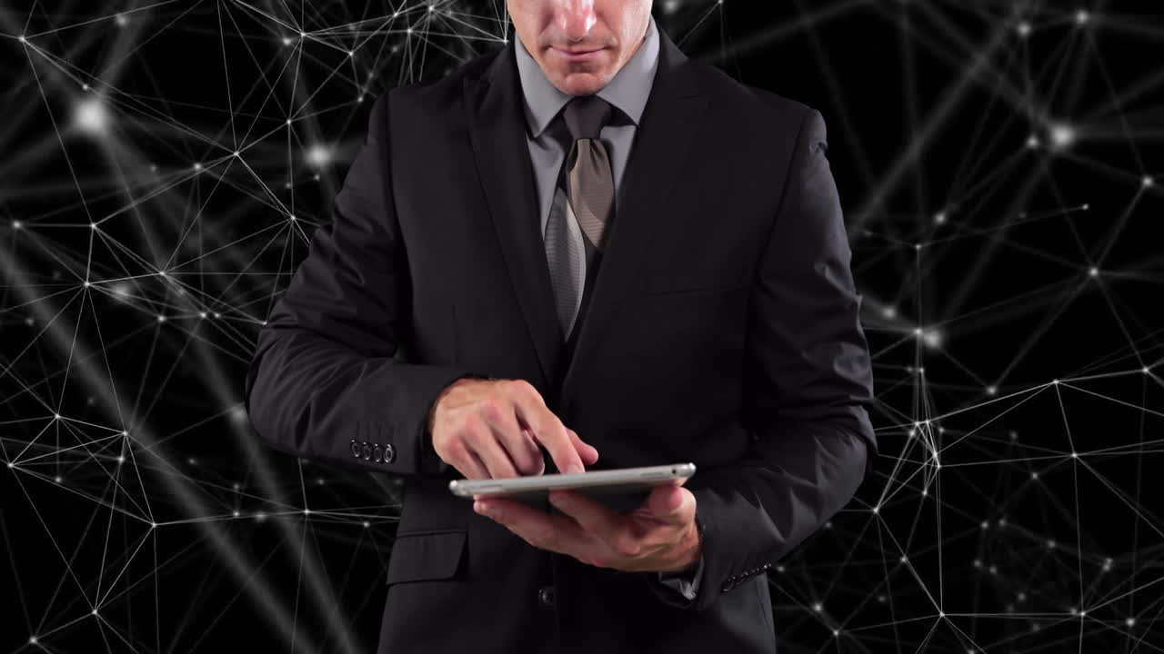 연결 네트워크를 통해 태블릿을 사용하는 백인 사업가의 애니메이션