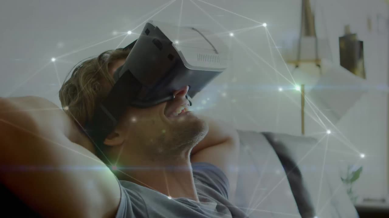 animación de la red de conexiones sobre el hombre caucásico que usa auriculares vr
