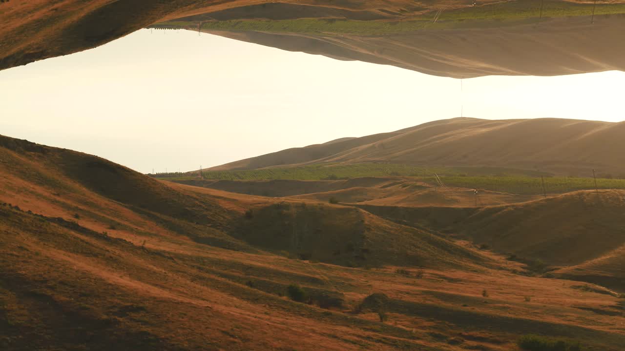 reflejo invertido del paisaje