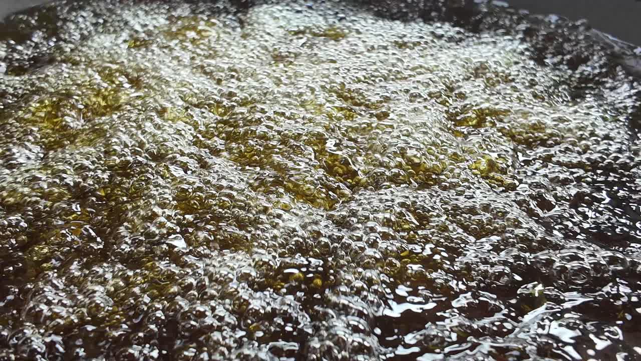 팬에 뜨거운 기름