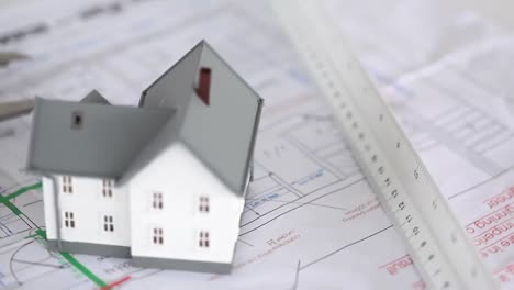 modelo de casa levantado en los planes