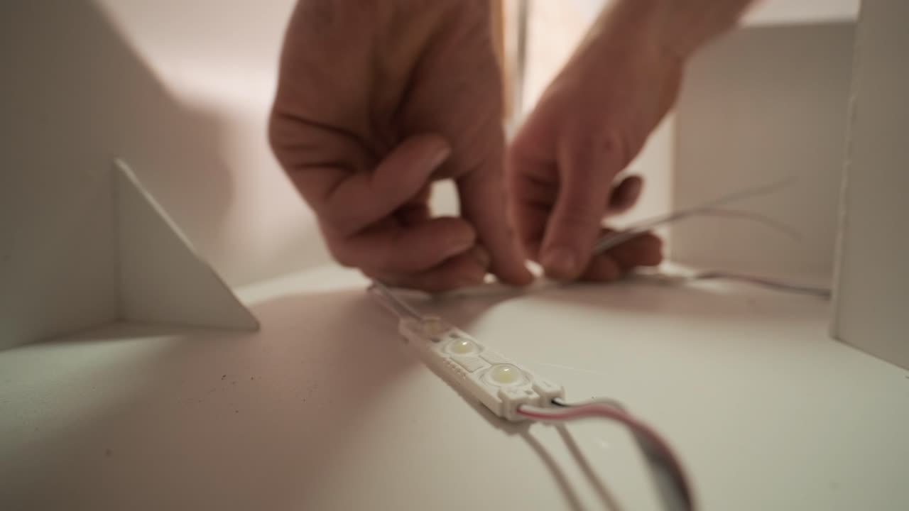 producción de carteles publicitarios con tiras de led retroiluminadas