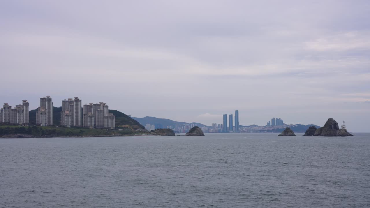 los islotes de ordoyuk en un día de tormenta en el mar, en la costa de busan en corea del sur