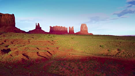 Schöne-Antenne-Bei-Sonnenuntergang-Im-Monument-Valley-Utah