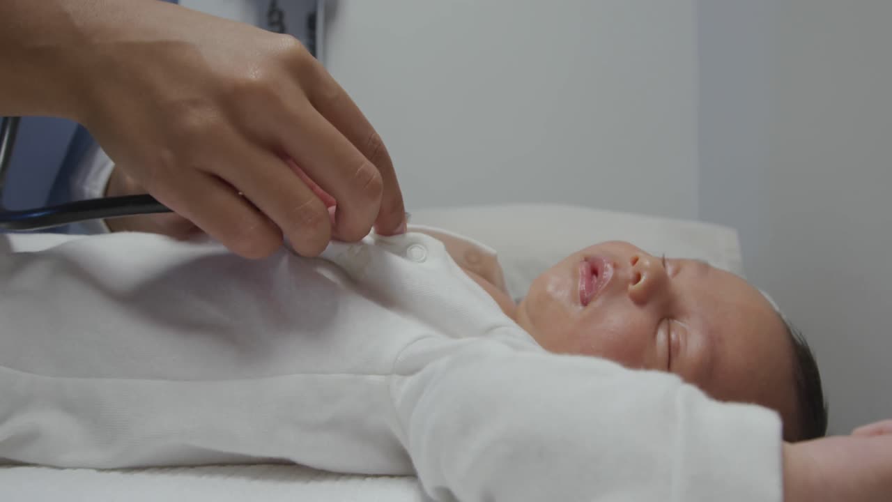 profesionales médicos que trabajan en un hospital