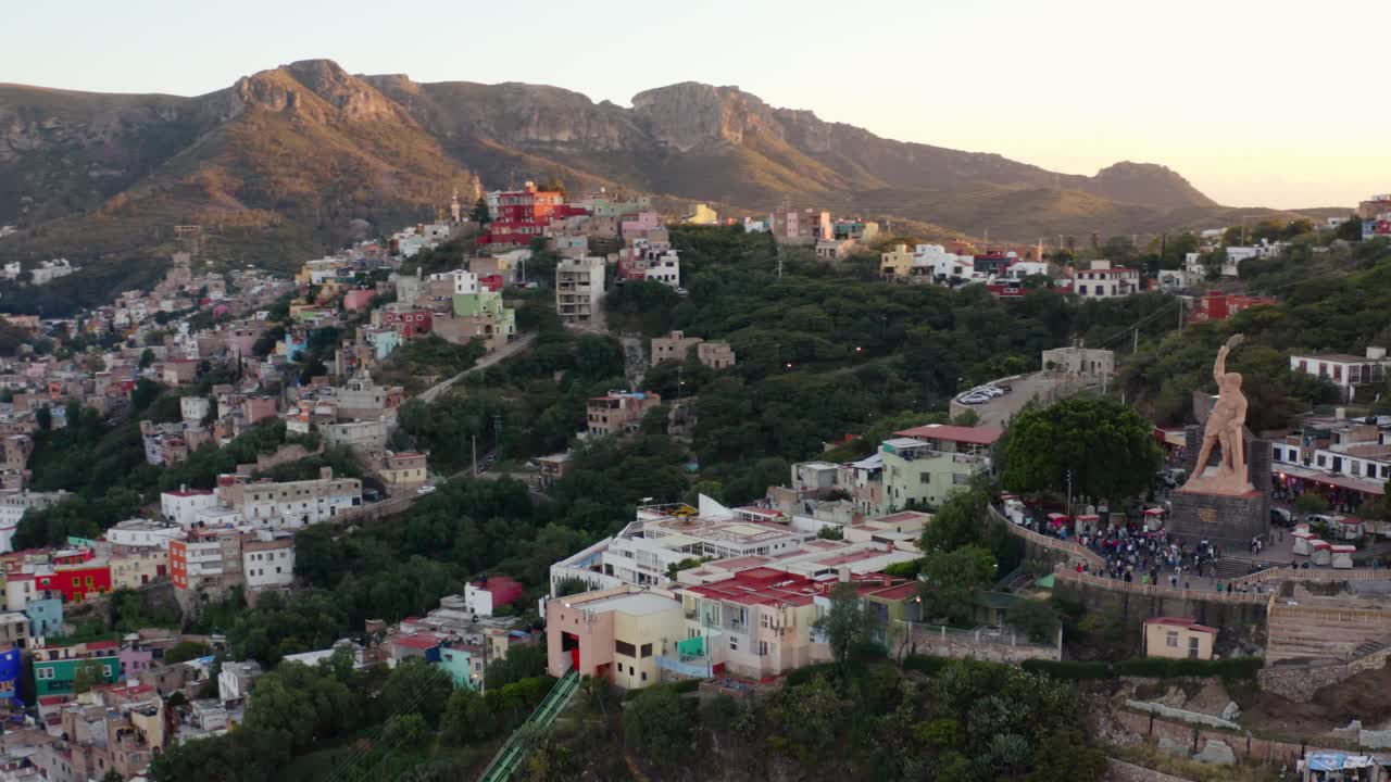 항공: 멕시코 과나후아토 시와 피필라