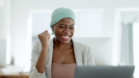 Computadora-Portátil,-Celebración-Y-Mujer-Negra-Emocionada
