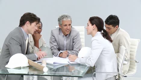 una reunión de arquitectos positivos