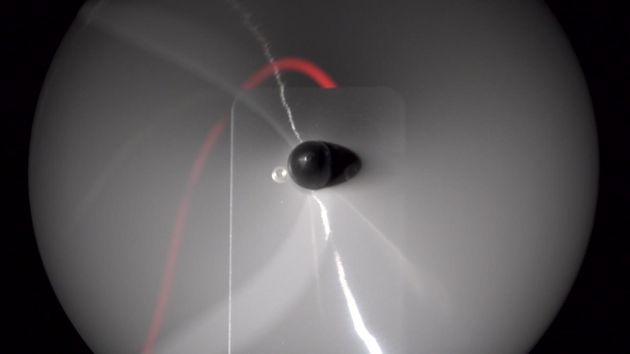 태양 에너지로 구동되는 선풍기를 가까이서