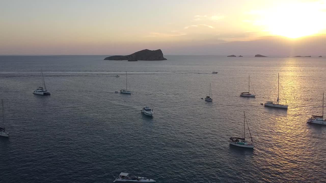 puesta de sol en cala comte, ibiza, españa