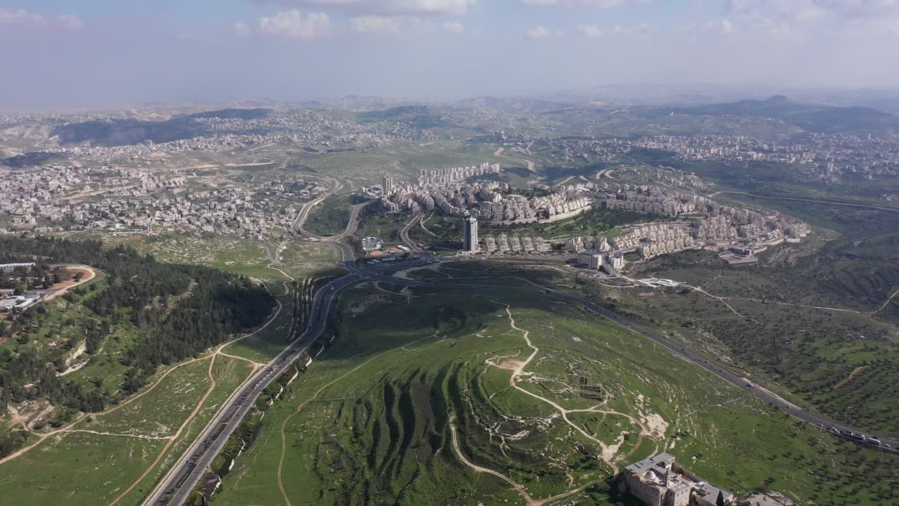 예루살렘과 베들레 시의 넓은 공중 비행 모습