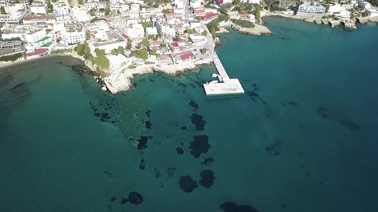Ripresa con drone sull'isola di Egina in Grecia