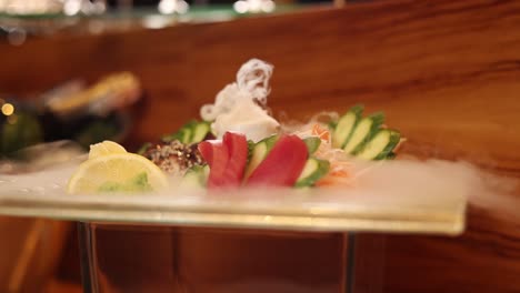 exhibición de sashimi elegante