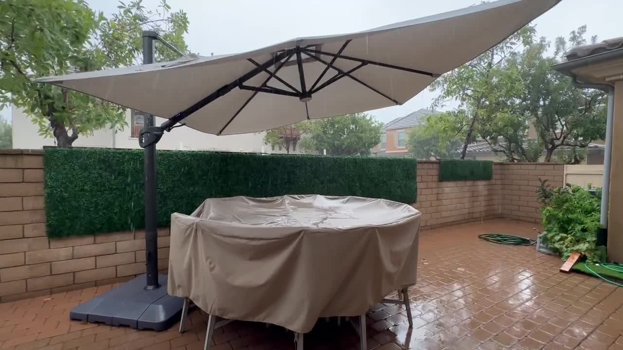 겨울 폭풍 캘리포니아. 많은 비와 강한 바람