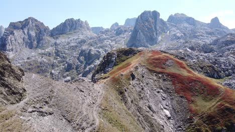 Paisaje-Montañoso-Escénico-En-El-Parque-Nacional-Prokletije,-Montenegro---Vista-Aérea