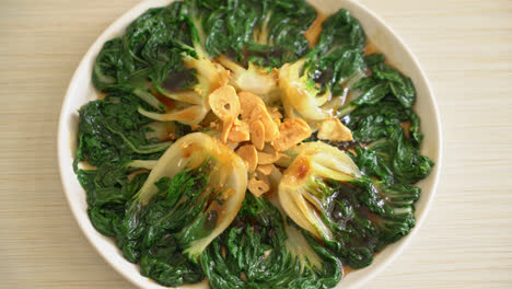 baby-Chinese-cabbage-with-oyster-sauce-and-garlic---Asian-food-style