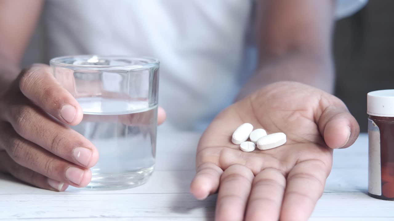tomar medicamentos con agua