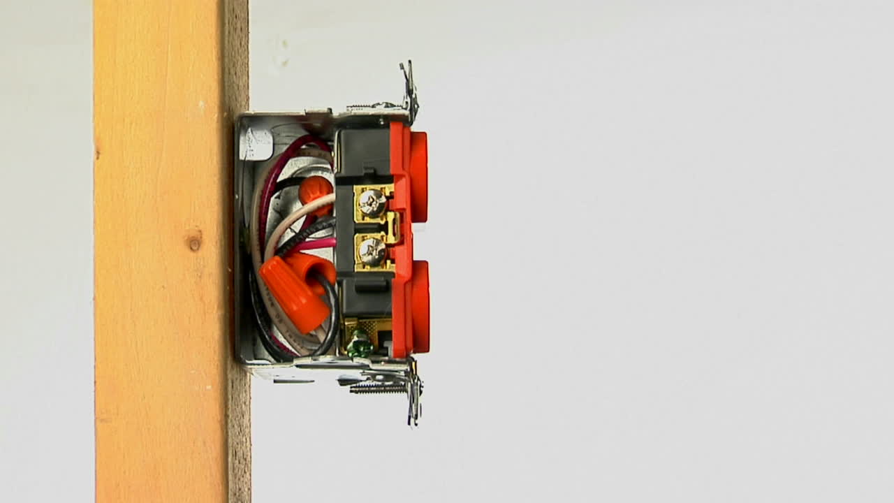 전원 코드가 콘센트에 꽂히다