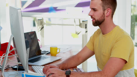 Male-executive-working-on-computer-at-desk-4k