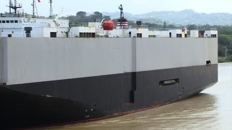 Merchant-ship-crossing-Gatun-lake,-Panama-canal