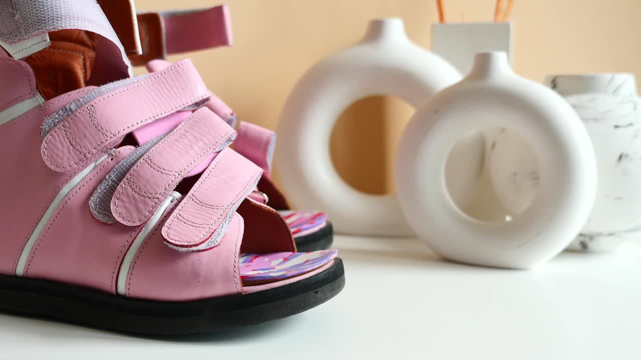 어린이용 분홍색 정형외과 샌달