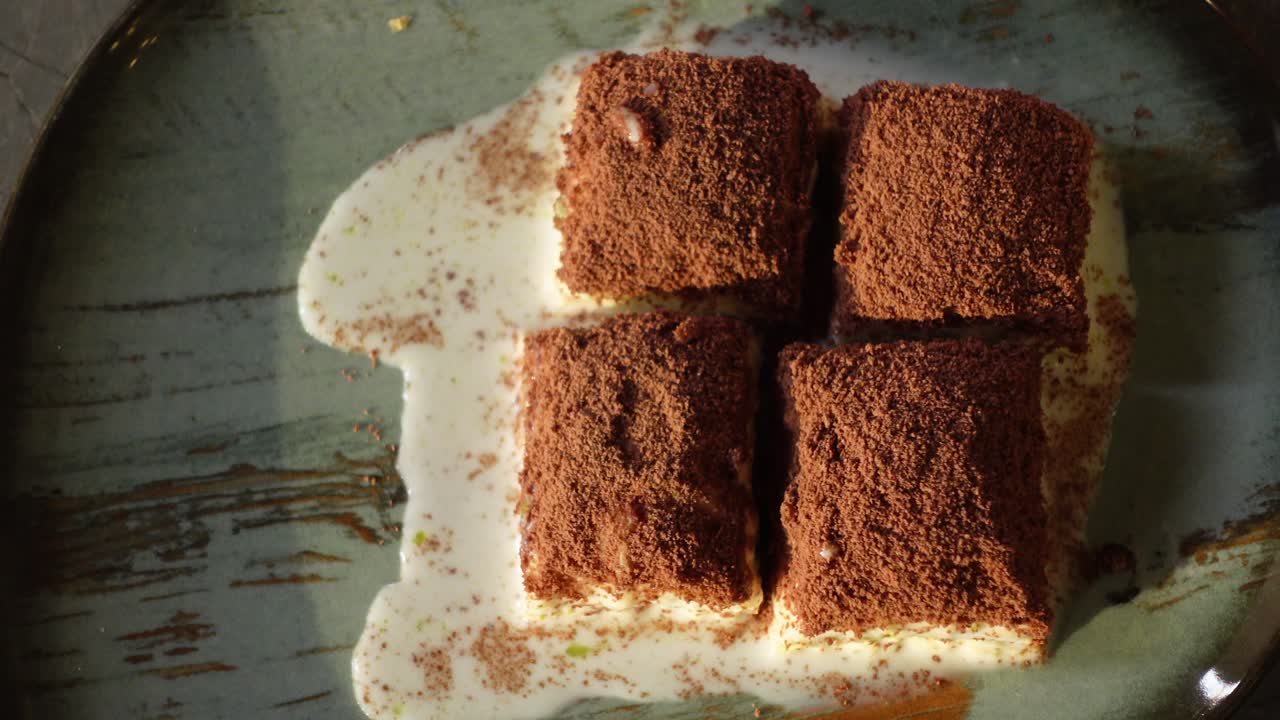 초콜릿과 크림으로 맛있는 디저트