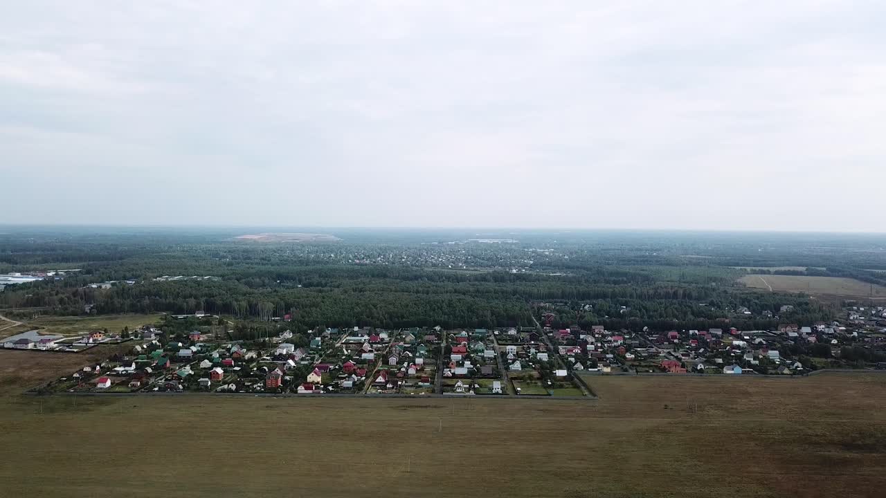 воздушный вид пригородного жилого района