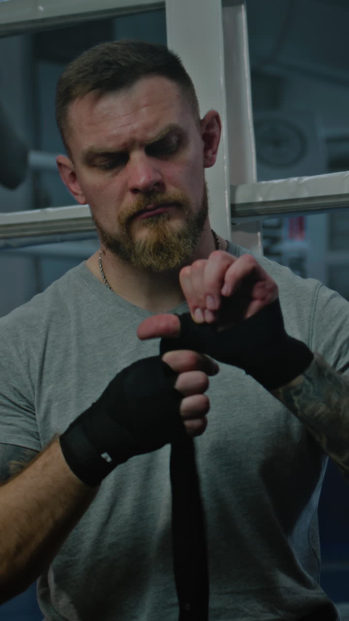 boxeador preparándose para entrenar