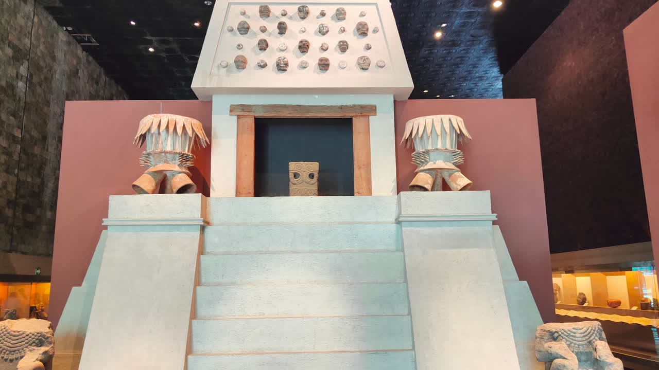 멕시코 인류학 및 역사 박물관의 주 사원 피라미드 표현 비디오