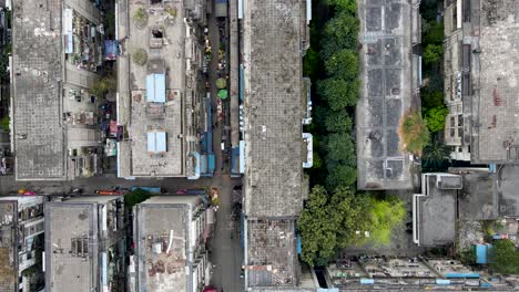 tejados y calles de la ciudad urbana de chengdu, china - establecimiento de antena