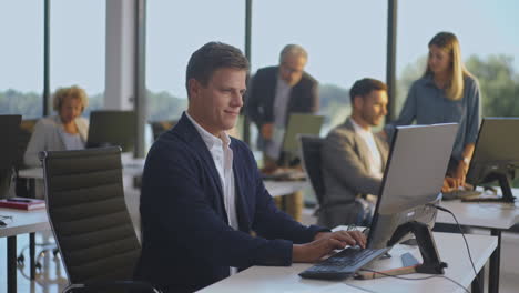 reunión de negocios en una oficina moderna