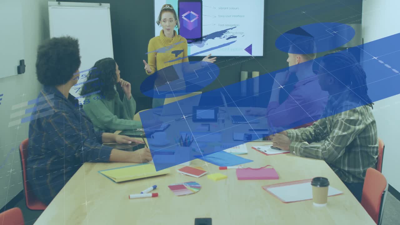 animación del procesamiento de datos sobre diversas personas de negocios que trabajan en la oficina