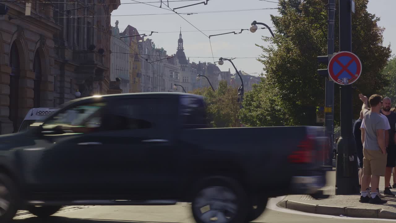 Atmosphere of a busy Prague intersection