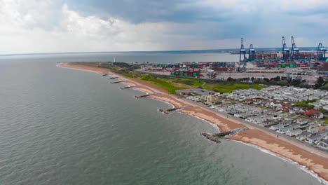 puerto de contenedores industriales de felixstowe en el mar lowestoft inglaterra