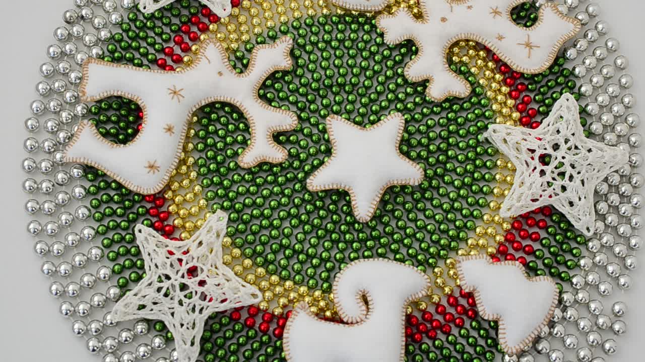 Juleguirlande og legetøj, baggrund. Optaget i bevægelse
