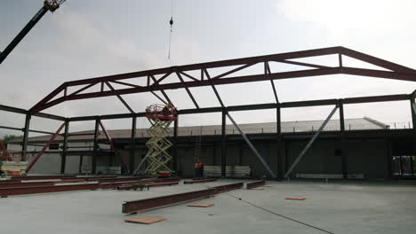 construction of a large steel building structure