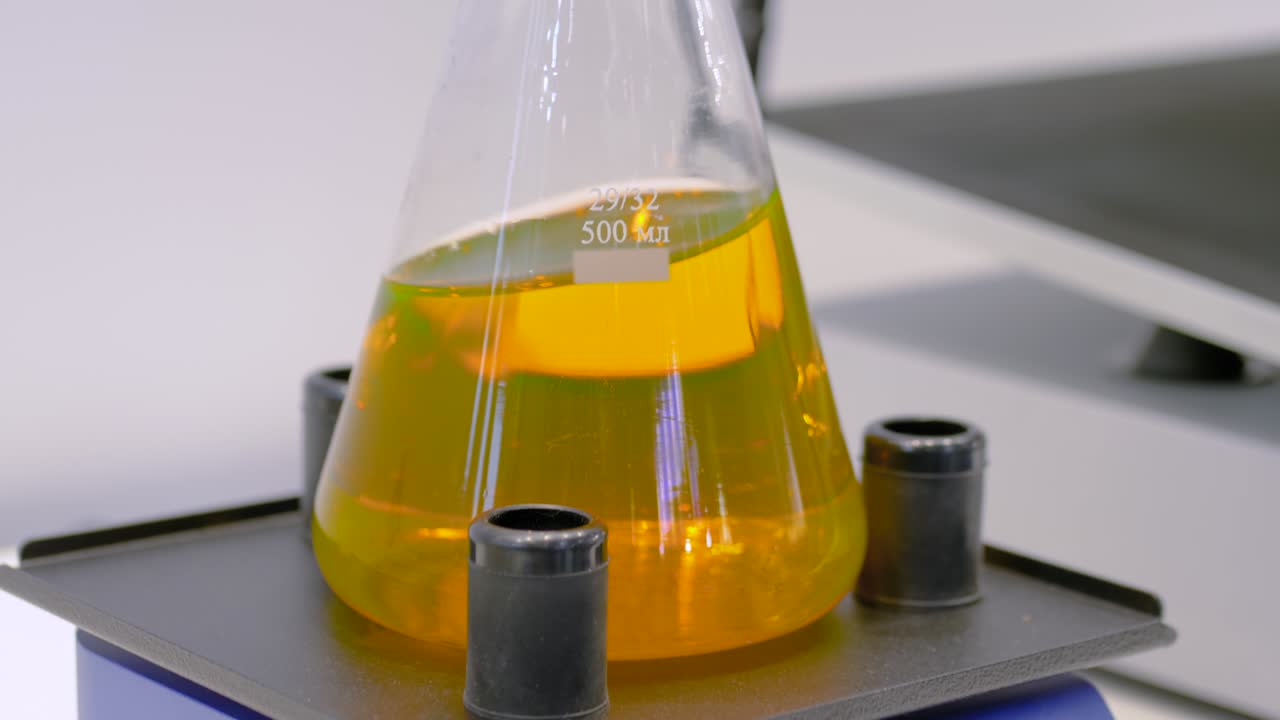 agitador orbital para mezclar, agitar y mezclar muestras biológicas en frasco de vidrio